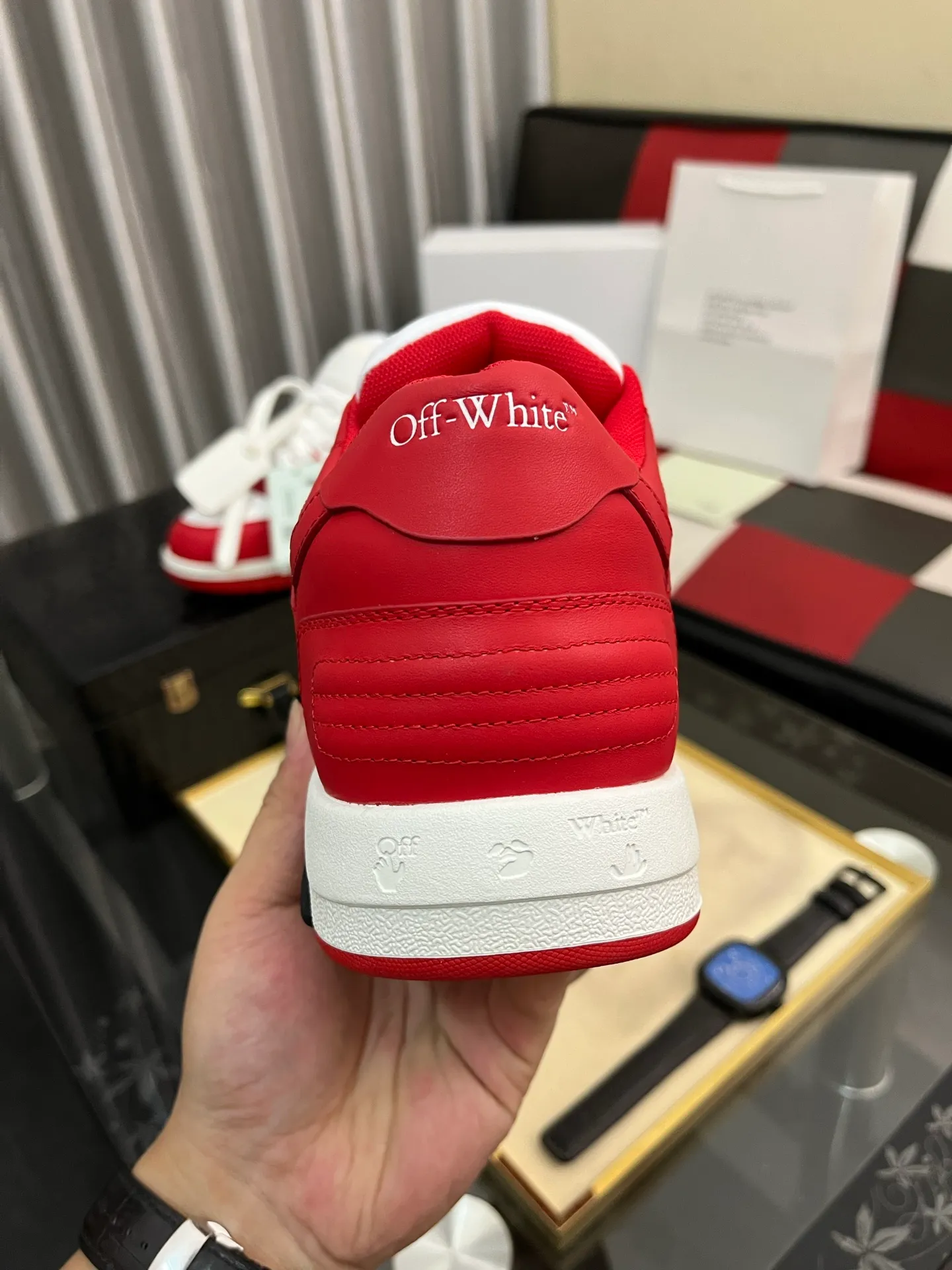 Men's shoes 💰600⌚️⌚️ OFF-White C/O VirGil Abloh fashionable and versatile casual shoes. Exclusive first release of the new model. Made of environmentally friendly cowhide leather and mesh fabric upper material. The insole is embedded with foam cushioning EVA material. The correct midsole is equipped with EVA lightweight cushioning. External tooth nail rubber outsole. The correct accessories can be customized simultaneously. Women's model: 35-40 Men's model: 39-45